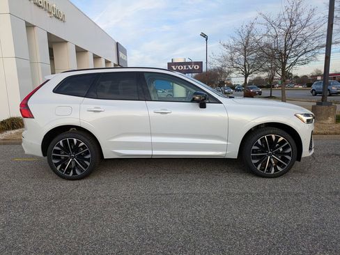 New 2026 Volvo XC60 B5 Ultra w/ Climate Package image 3
