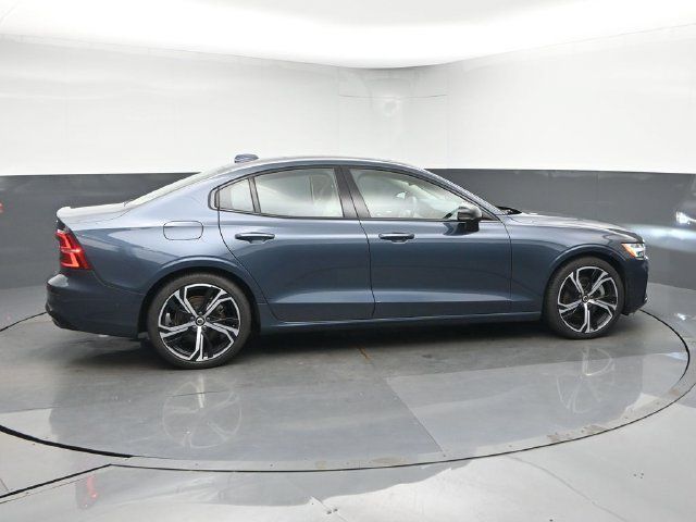 Used 2020 Volvo S60 T5 Momentum FWD image 9