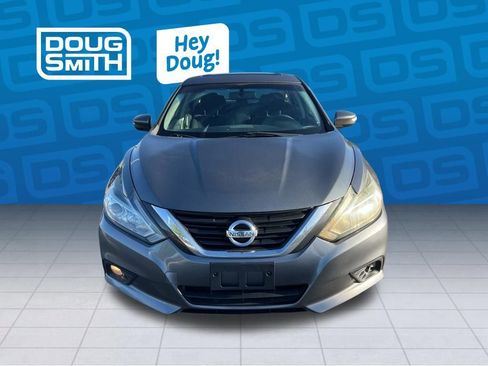 Used 2017 Nissan Altima 2.5 SV w/ Convenience Package FWD image 8