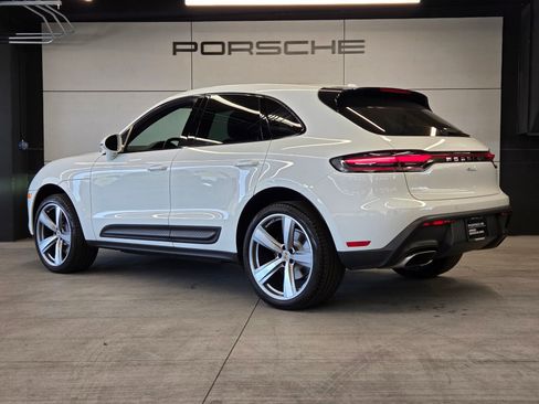 Certified 2022 Porsche Macan AWD/4WD image 3