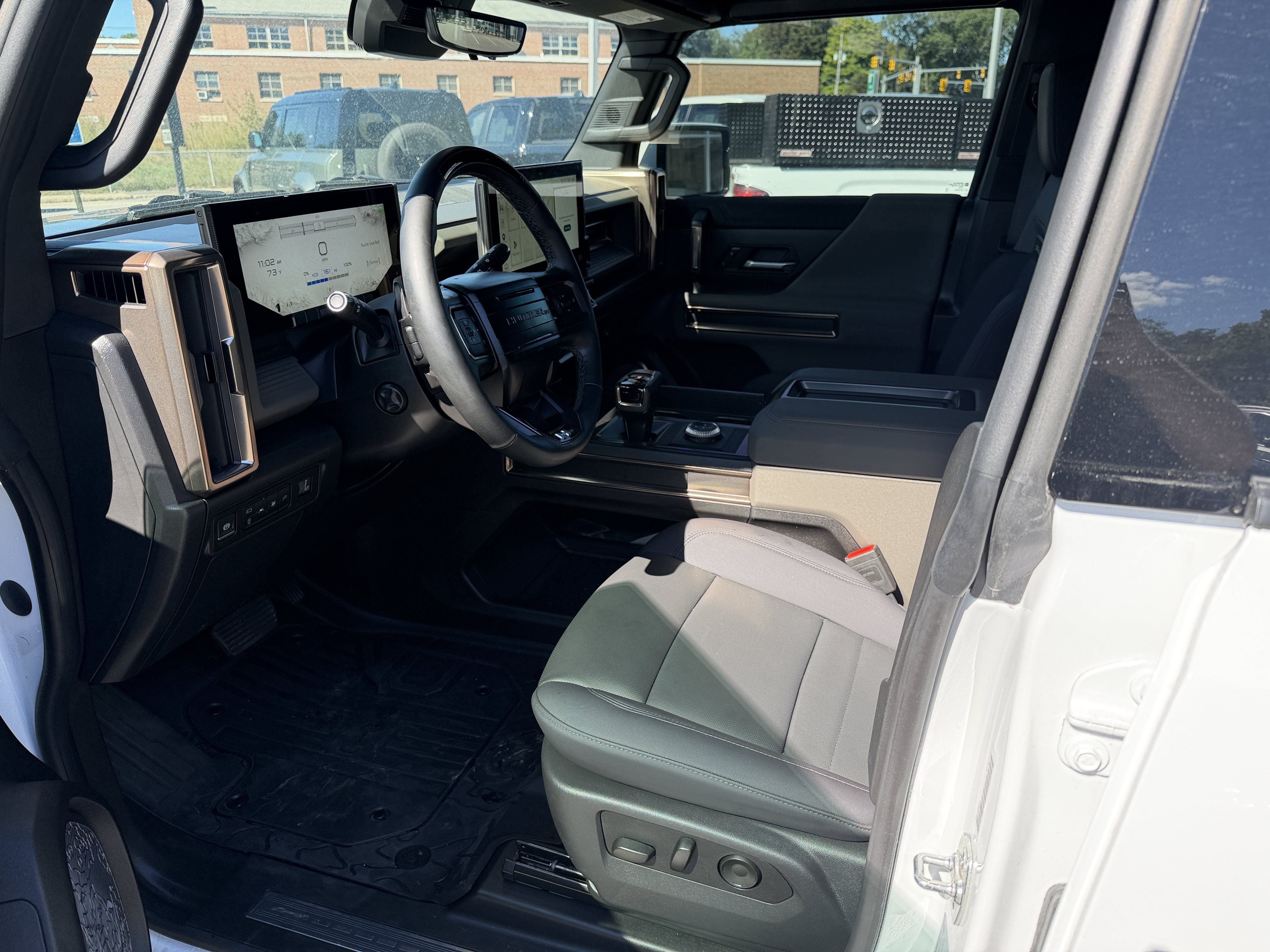 Used 2025 GMC Hummer EV 2X w/ LPO, Dark Essentials Package AWD/4WD image 5