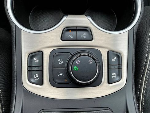 Used 2019 GMC Terrain Denali w/ Advanced Safety Package AWD/4WD image 17
