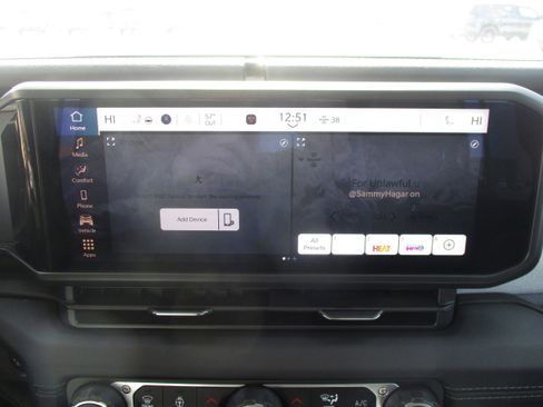 Used 2025 Jeep Wrangler Sahara image 21