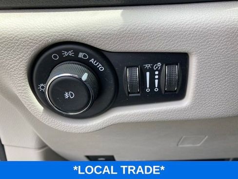 Used 2019 Chrysler Pacifica Limited FWD image 18