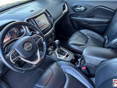 Used 2016 Jeep Cherokee Limited AWD/4WD image 10