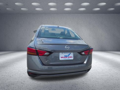 Used 2024 Nissan Altima 2.5 SV FWD image 6