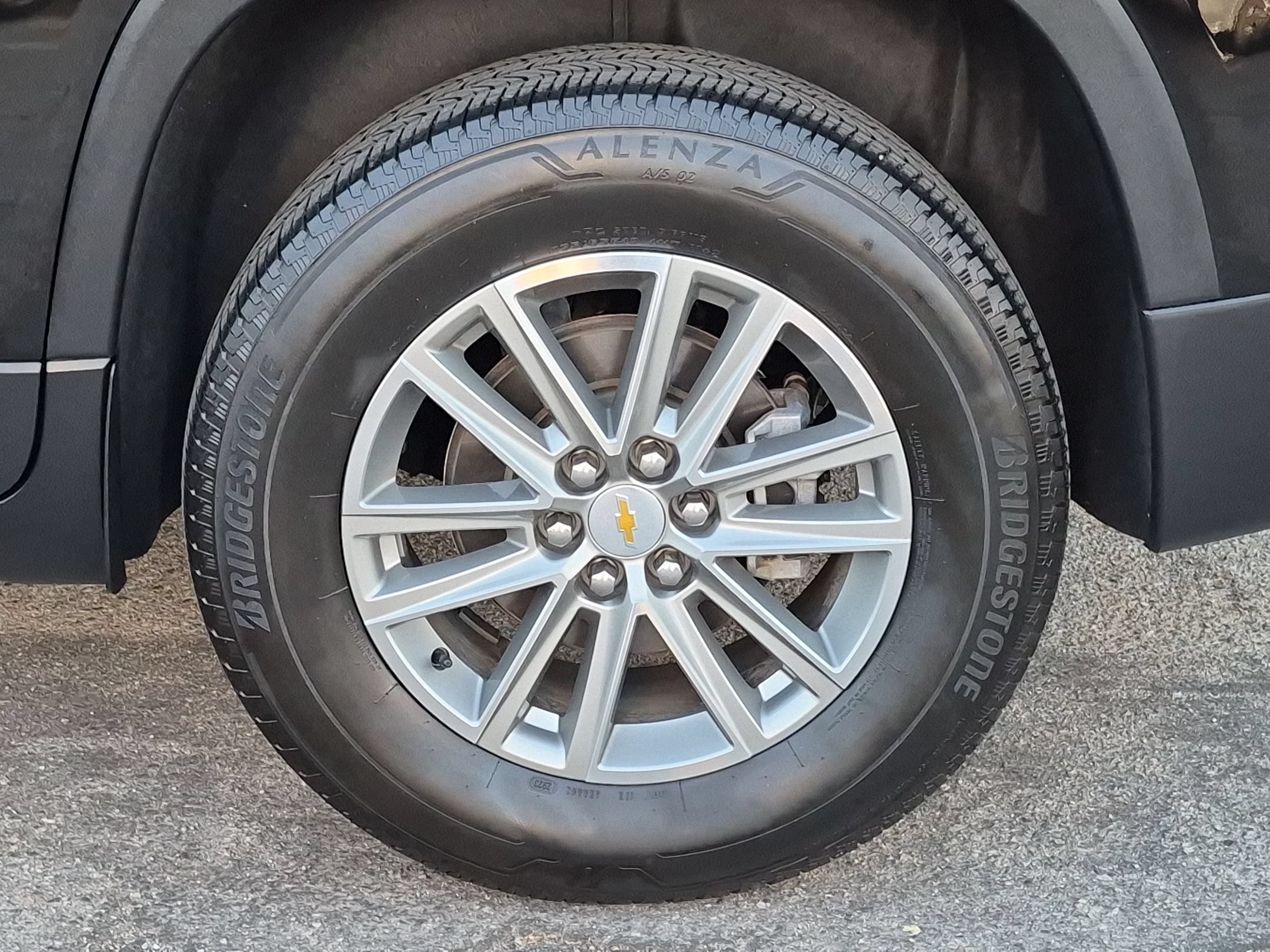 Used 2023 Chevrolet Traverse LT w/ LPO, Floor Liner Package FWD image 9
