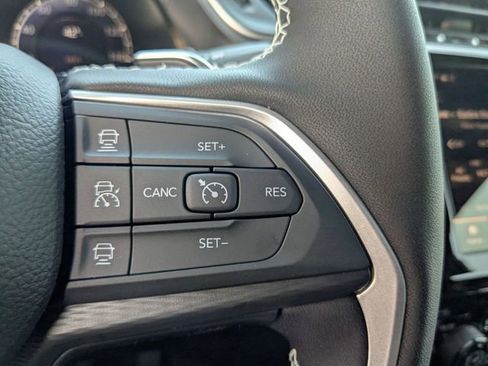 New 2025 Jeep Grand Cherokee L Altitude image 18