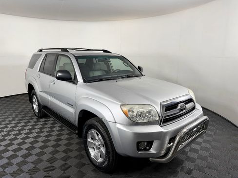 Used 2007 Toyota 4Runner SR5 AWD/4WD image 5