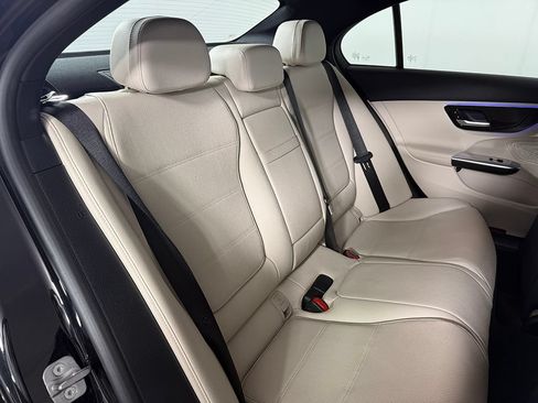 Used 2025 Mercedes-Benz C 300 4MATIC Sedan image 33