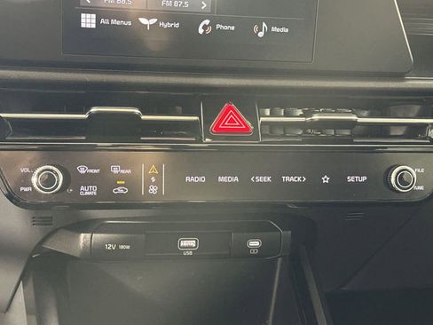 Used 2025 Kia Niro LX FWD image 18