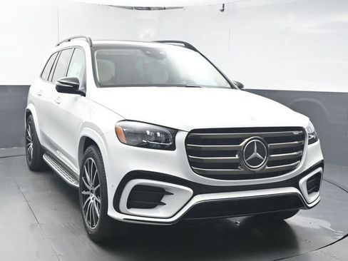 Used 2026 Mercedes-Benz GLS 450 4MATIC image 2