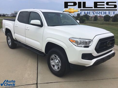 Used 2022 Toyota Tacoma SR image 1