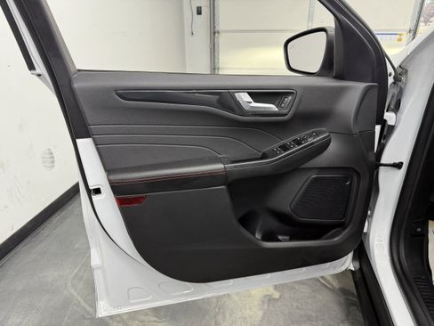 Used 2023 Ford Escape ST-Line image 11