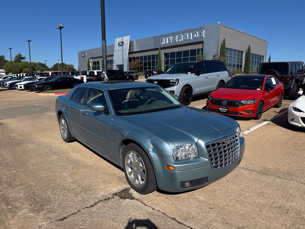 Used 2008 Chrysler 300 Touring RWD image 1