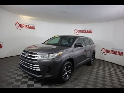 Used 2019 Toyota Highlander LE AWD/4WD image 2