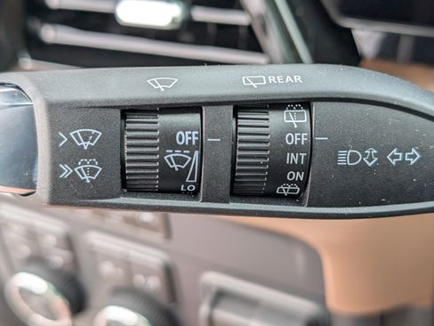 New 2025 Chevrolet Suburban High Country image 28