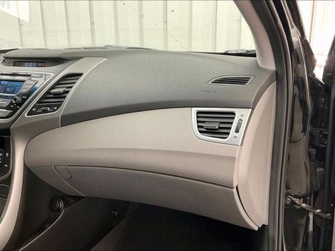 Used 2014 Hyundai Elantra SE FWD image 17