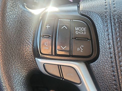 Used 2019 Toyota Highlander LE image 21