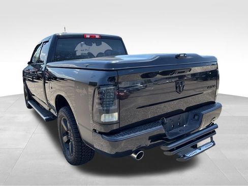 Used 2018 RAM 1500 Express w/ Black Ram 1500 Express Group AWD/4WD image 3