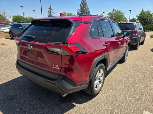 Used 2019 Toyota RAV4 XLE AWD/4WD image 16