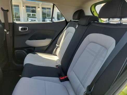 Used 2023 Hyundai Venue SEL FWD image 12