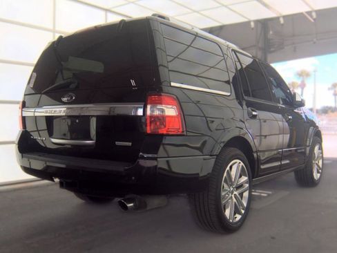 Used 2016 Ford Expedition Platinum RWD image 5