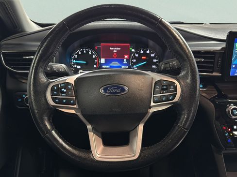 Used 2021 Ford Explorer Limited w/ Equipment Group 301A AWD/4WD image 37