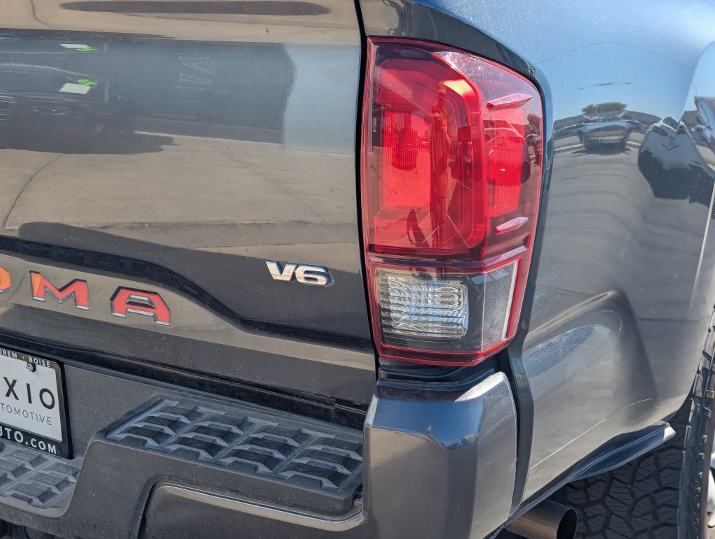 Used 2021 Toyota Tacoma SR AWD/4WD image 5