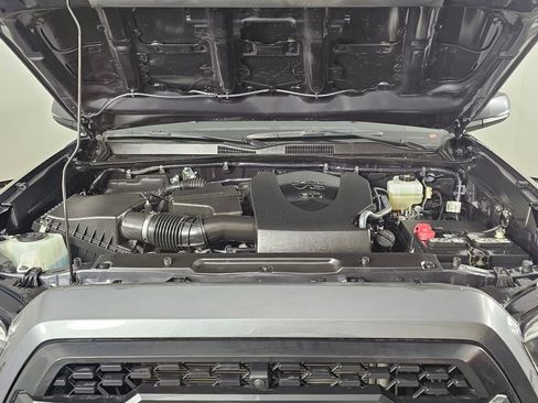 Used 2021 Toyota Tacoma TRD Off-Road image 9