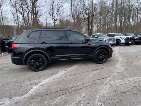 Used 2022 Volkswagen Tiguan SE R-Line image 9