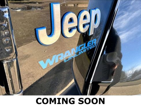 Used 2022 Jeep Wrangler Unlimited Sahara image 11