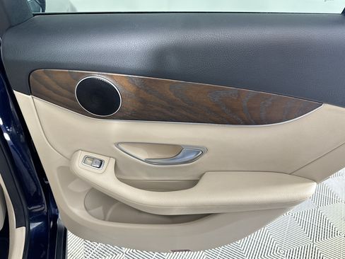 Used 2018 Mercedes-Benz GLC 300 w/ Premium Package image 25