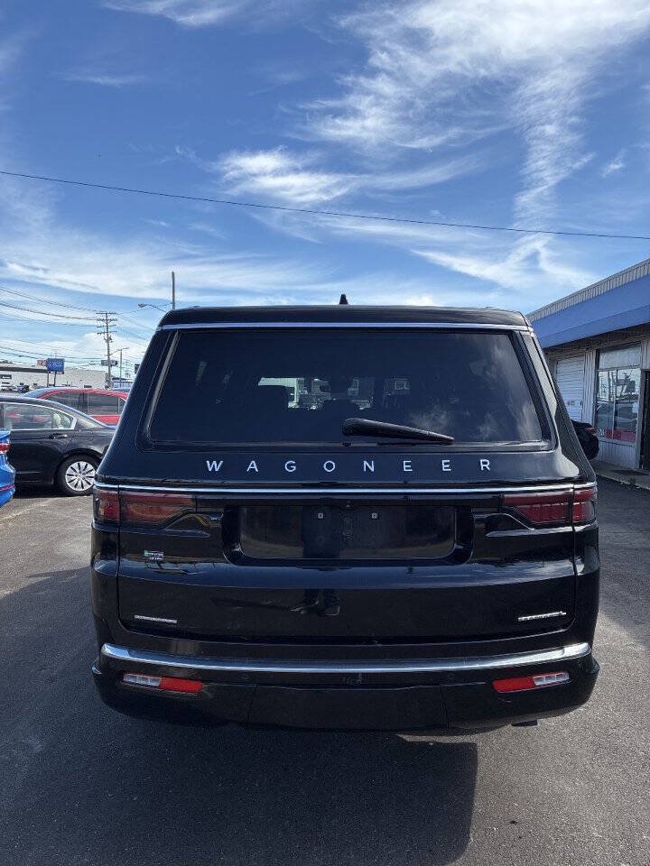 Used 2023 Jeep Wagoneer L Series II AWD/4WD image 6