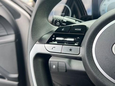 Used 2024 Hyundai Elantra SEL image 18