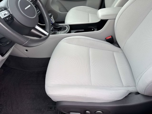 Used 2025 Hyundai Kona SEL FWD image 17