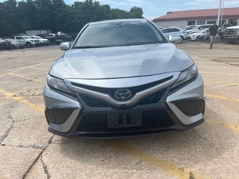 Used 2022 Toyota Camry XSE FWD image 3