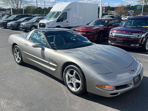 Used 2000 Chevrolet Corvette Coupe w/ Memory Pkg RWD image 2