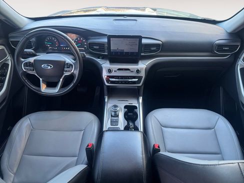 Certified 2021 Ford Explorer XLT w/ Equipment Group 202A image 10