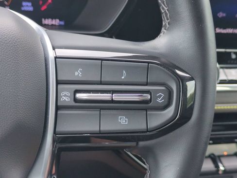 Used 2024 Chevrolet Colorado ZR2 w/ Technology Package AWD/4WD image 19