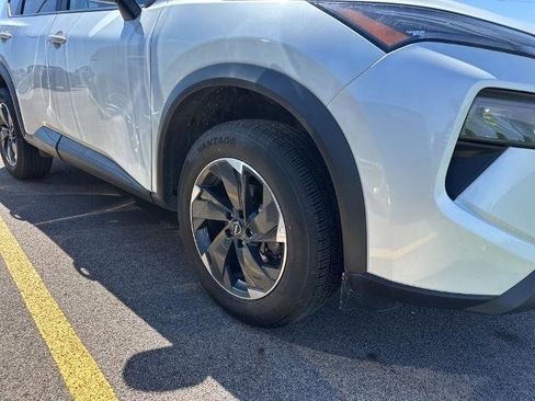 Used 2025 Nissan Rogue SV image 5