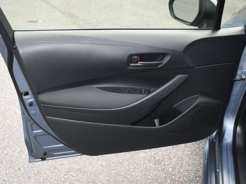 Used 2025 Toyota Corolla LE image 9