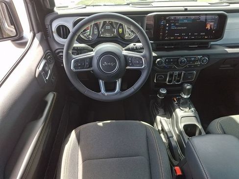Used 2025 Jeep Wrangler Unlimited Sahara w/ Safety Group AWD/4WD image 11