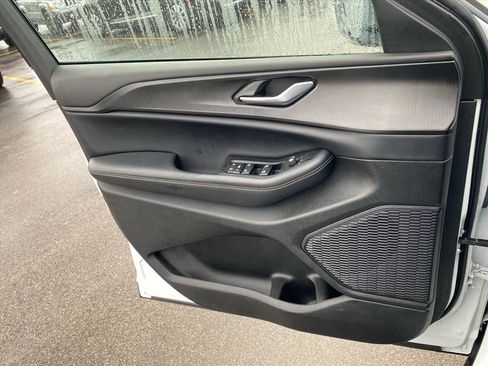 Used 2023 Jeep Grand Cherokee L Altitude image 21