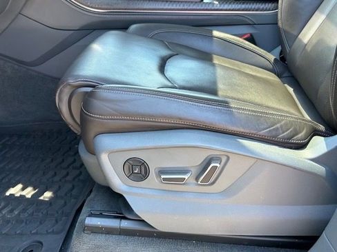 Used 2019 Audi Q8 Prestige w/ Luxury Package AWD/4WD image 20