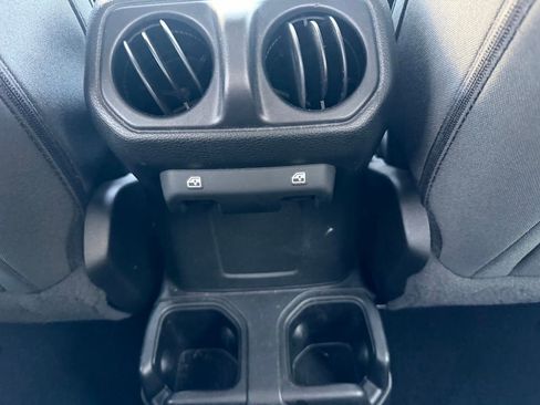 Used 2021 Jeep Gladiator Sport image 13