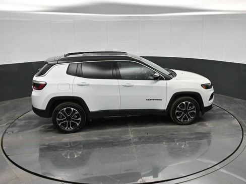 Used 2024 Jeep Compass Limited image 30