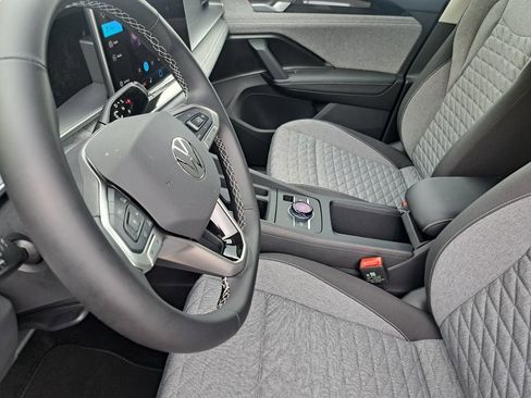 Used 2025 Volkswagen Tiguan S image 20