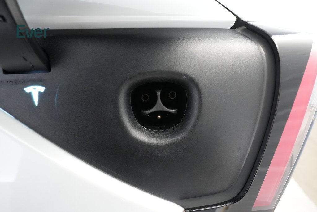 Used 2022 Tesla Model Y Long Range AWD/4WD image 10