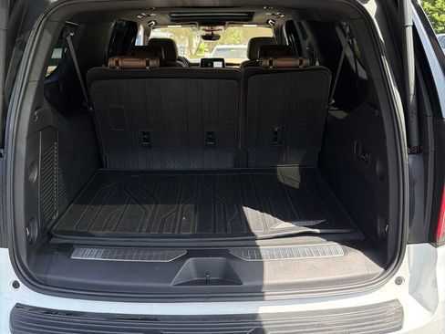 Used 2023 Chevrolet Suburban Premier AWD/4WD image 29